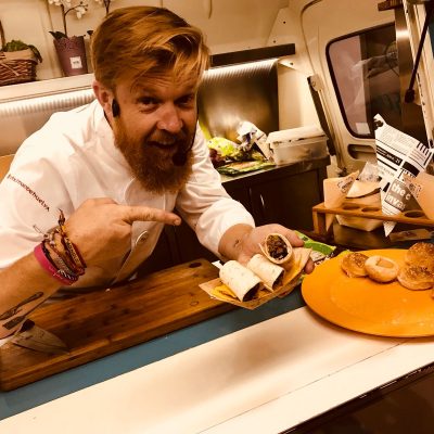 Daniel del Toro Cocinando en nuestra truck