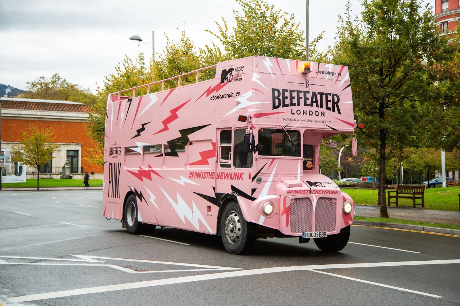 Alquila la Food Truck Autobus Rosa - ÉXITO GARANTIZADO